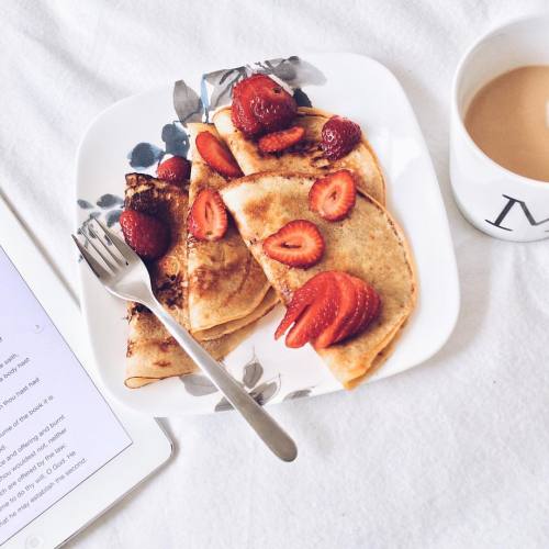 What a quiet morning looks like : delicious crepes, tea &amp;&amp; the Word. {Eating physica