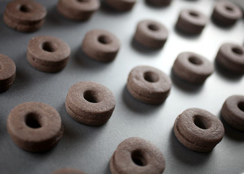 foodffs:  Decorating Doughnuts Really nice recipes. Every hour.