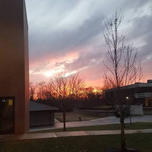 I will never get tired of the the beauty that the sky makes at the end of the day&hellip; #yetan