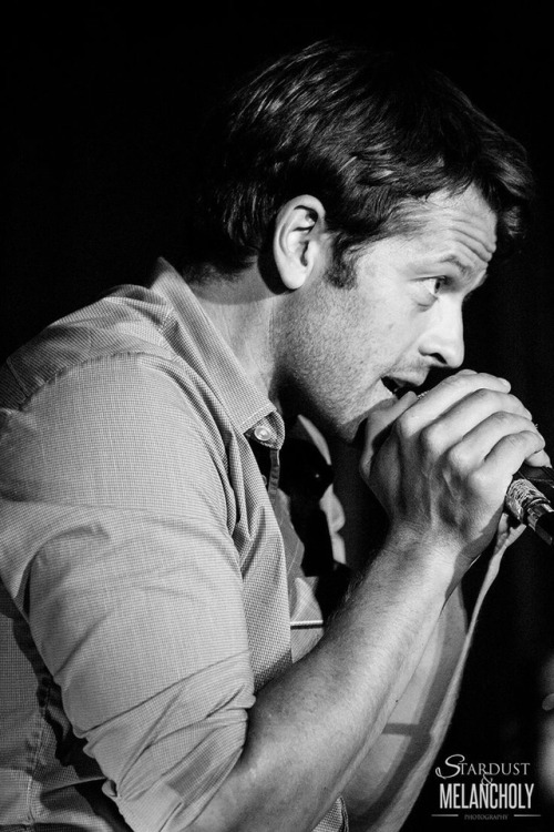 rennerator: jenabean75: superduperdestiel33: Misha Collins black and white! So handsome… He is SO F*