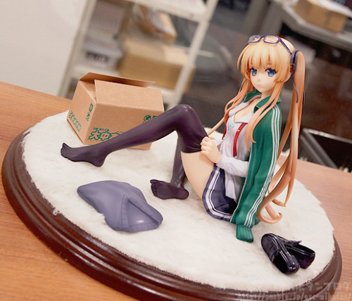 I’ve seen this figure around recently, but I just had a good look at the reviews and OMG I WAN