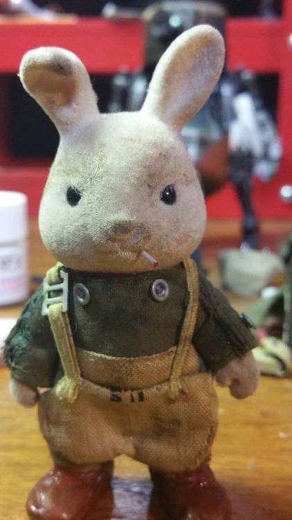 depthwitchblog:dollsahoy:theinturnetexplorer:Dude turns little bunny toy into a battle hardened warr