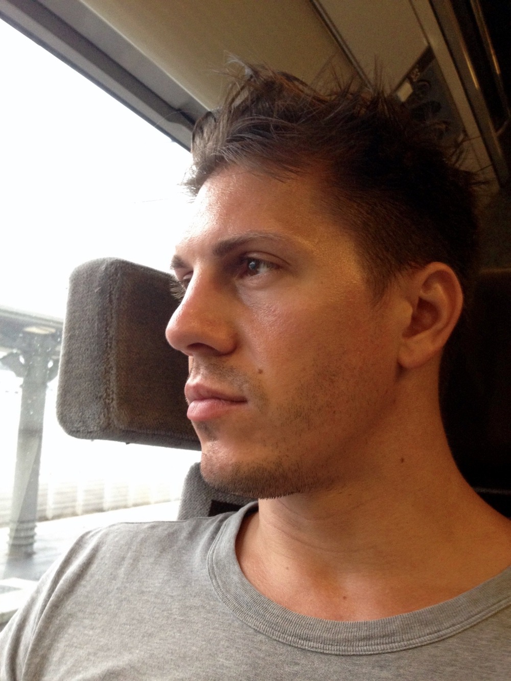 sprinkledpeen:   Alexander, 30yo bi top from Croatia   