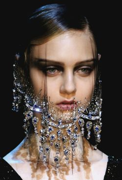 insanity-and-vanity:  Details at Armani Privé