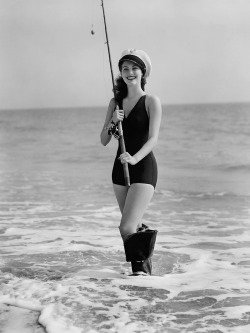 20th-century-man:  Ava Gardner, 1942.