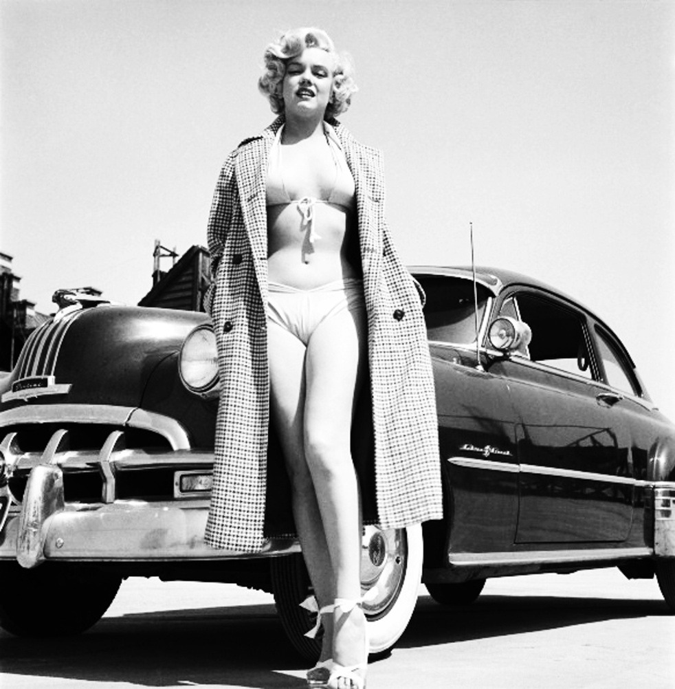 odk-2:   Marilyn Monroe Poses with a Pontiac ”Chieftain” (1951)Photos by Earl