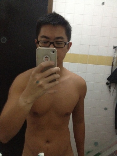 qweergasm-nsfw:  Packin’ something thick in there