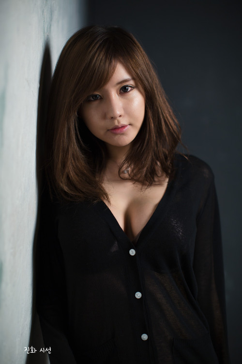 Ryu Ji Hye - Black Set Pics.