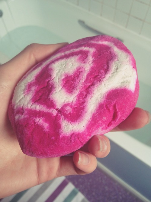 officiallushcosmetics: ‘The Comforter’ - bubble bar Credit @pastelfangs @n33dles