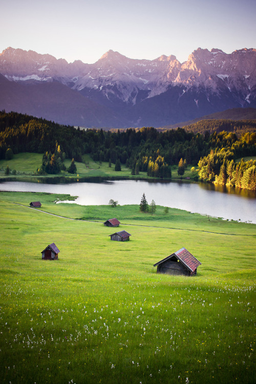 willkommen-in-germany:Karwendel, GermanyThe Karwendel is the largest range of the Northern Limestone