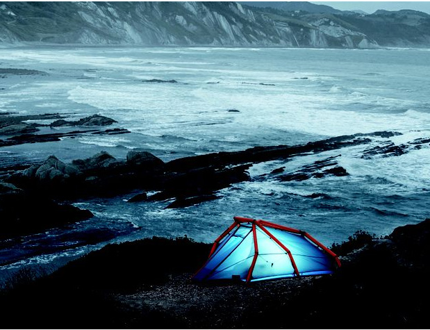 thekhooll:  The Wedge The inflatable tent “The Wedge”  stands for a new way