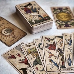 Scarletravenswood:    Good Morning Fellow Tarot Readers! Do You Have A Deck That