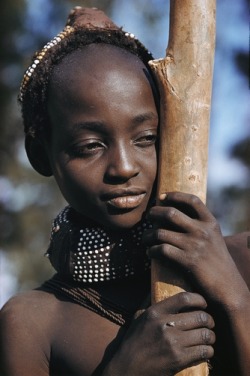 unrar:    A Mwila teen wears her hair in