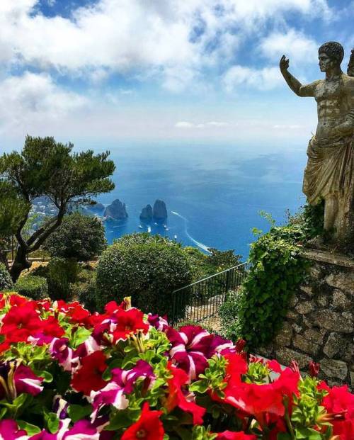 Capri, Monte Solaro, stunning view repost from @rosariadegre - - #montesolaro #monte #view #bestview