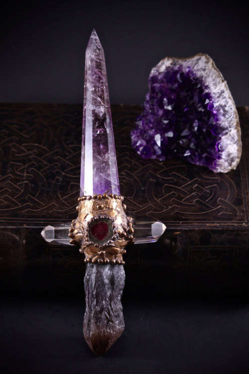 sosuperawesome:  Crystal Swords and Skulls by Stone and Crescent on Etsy  See our ‘crystals’ tag   Follow So Super Awesome: Facebook • Pinterest • Instagram  