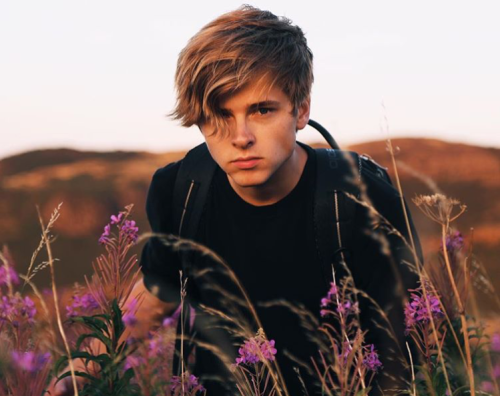 lxkekorns:lukekorns: Flowers x