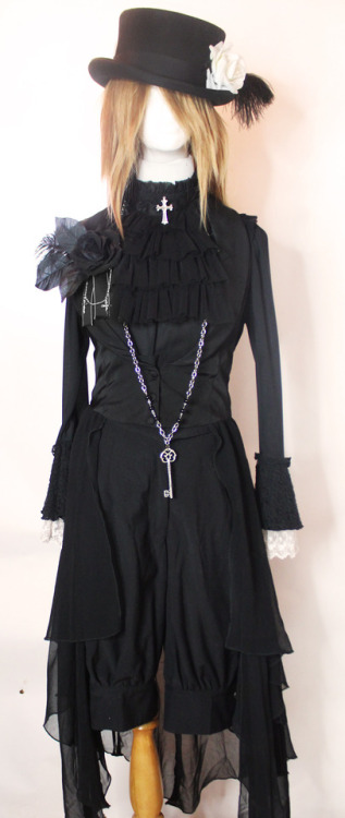 Blouse: Moi Meme Moitie Vest: Taobao Breeches: F + F Jabot (which I forgot to wear): Black Peace Now