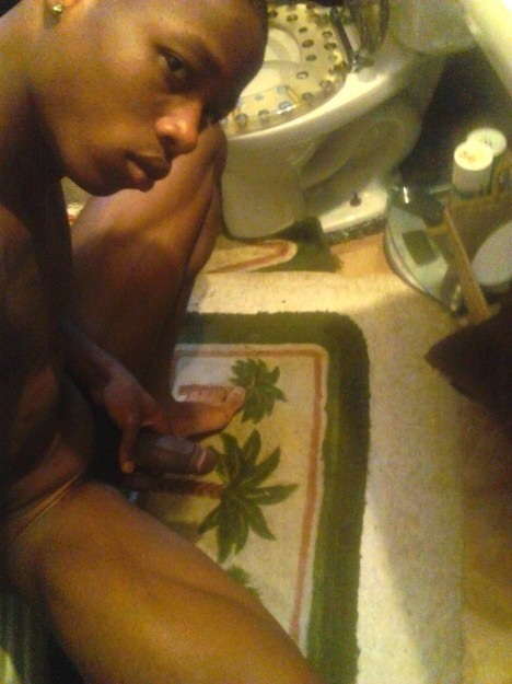scorpius21:  thequietstoner:  Tavorris  All black nude gay, str8, bi, blog http://scorpius21.tumblr.com/