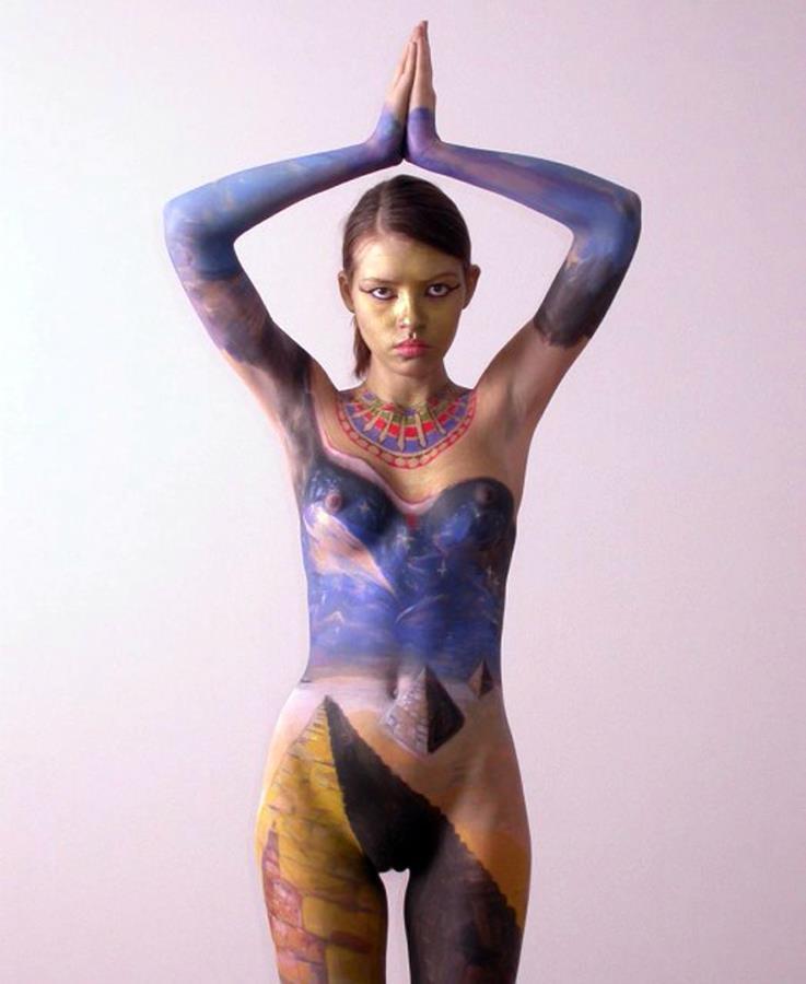 Clint dempsey wife body paint