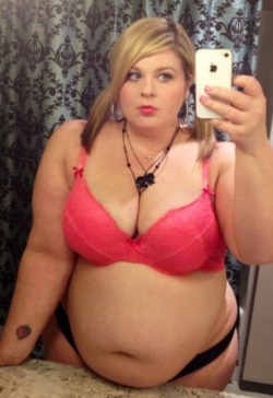 potatonumbers:  bbw selfie stunner