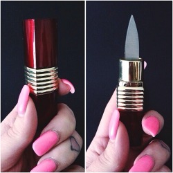joaquinguzmanloera:  cassiealba:  lemme-holla-at-you:   My new knife. Please fuck with me.  I need to buy one  Need this  need 