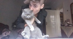 pureaeschylus:  my cat loves to take pictures w/ me