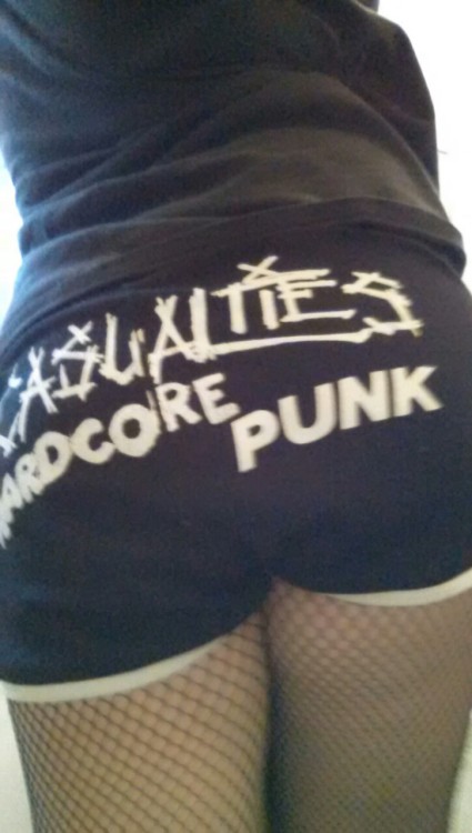 defeeler:  lemon-grab-datass:  @imatimebomb got me these shorts!  Someone get me these shorts. 
