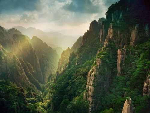 woodendreams:  Huangsan, China (by Suchet Suwanmongkol)