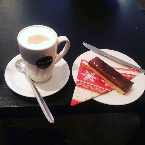 I deserve this! #coffeehouse #coffeshop #hazelnutlatte #caramelslice  (at Pacha Coffee)