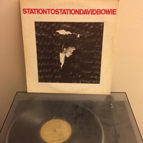 #nowplaying #nowspinning
David Bowie “Station to Station”
(RCA Victor, 1976)
Need more Bowie vinyl, especially the Berlin Trilogy!
#davidbowie #rcarecords #vinyl #vinylclub #vinyllove #vinylporn #vinylparty #vinylcommunity #ytvc #spinmychildspin