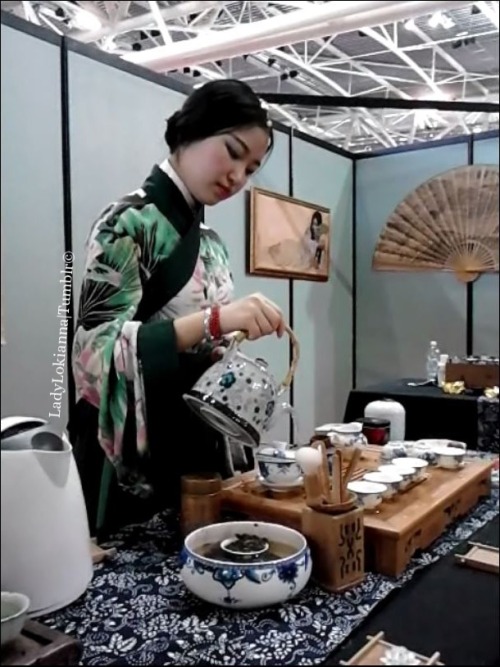 ladylokianna:Beautiful and impressive Chinese Tea Ceremony that I attended today at the Festival del