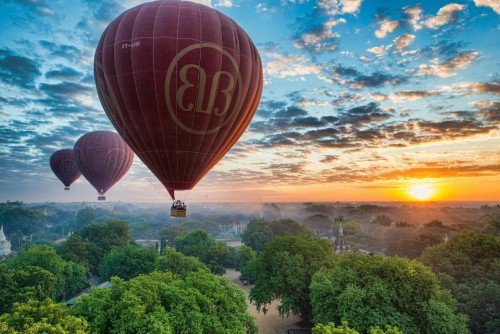 Un Voyage Extraordinaire En Montgolfières Regarder Lever Soleil