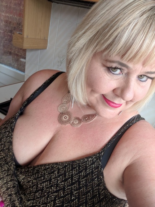 nr403garf:Hen party outfit xxx