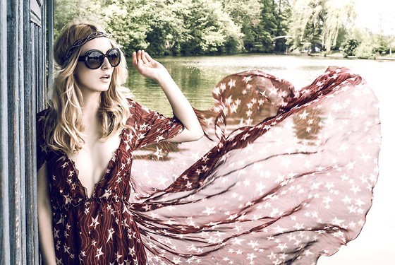 nobrarevolution:  I’m a STAR (by Alina Tanasa) 