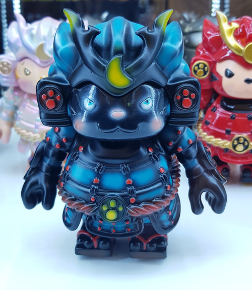 yellowmenace:  ARTIST: Super Ton (Thailand)  See More: ● The THAILAND TOY EXPO @ YellowMenace Blog ● Buy ART TOYS @ my Amazon Page  YELLOWMENACE: The Slanted Eye on Asian Art since 2013 BLOG ● SHOP ● PATREON ● KO-FI