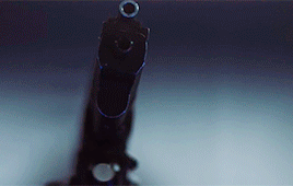 prax-amos:thecopyleftist:“I am that guy.“ –The Expanse 306#shutting the door before shooting him  #b