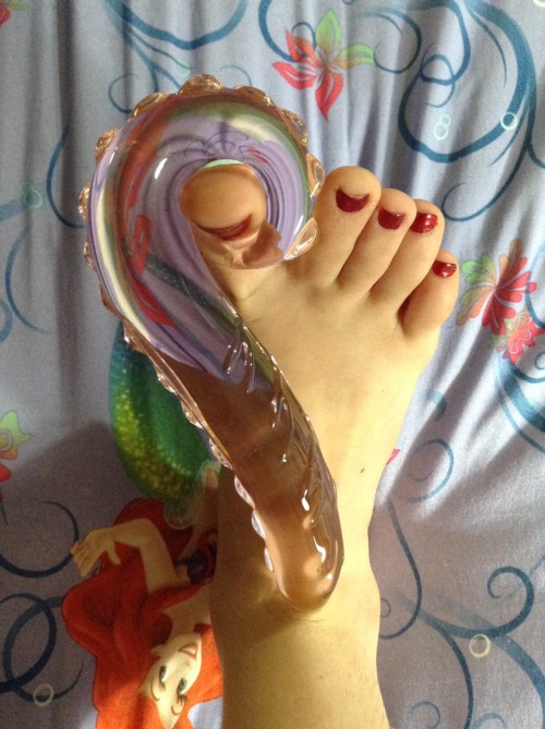 to-the-valley-of-dreams:Playing with my tentacle dildo! I thought it would look gorgeous on my feet 