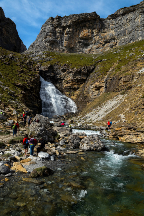 akcanzi:The guardian of the waterfall Parque nacional de Ordesa y Monte Perdido© 2017 Oscar Alcañiz 