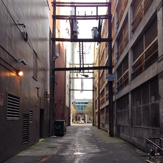 I take great solace in an empty alleyway at the end of a crowded day. #lifescenes