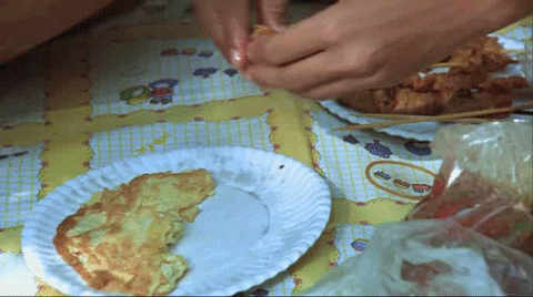 womeneatinginmovies: Kanokporn Tongaram in Blissfully Yours (Apichatpong Weerasethakul, 2002)