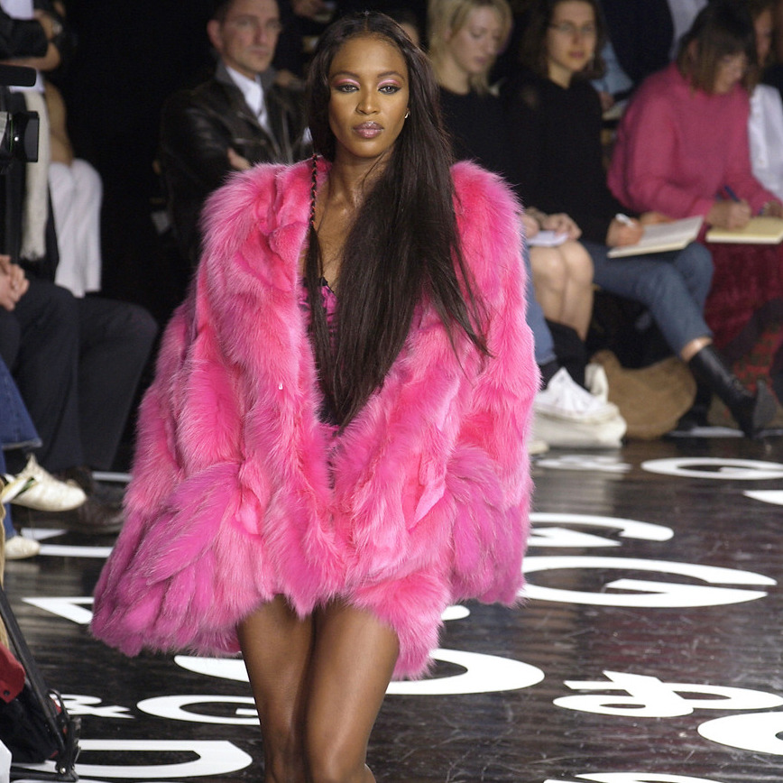 bomshells:Naomi Campbell walking for D&G F/W 2003 during Milan Fashion ...