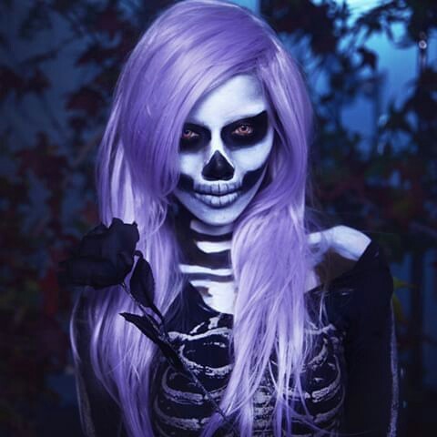 Skull half face halloween makeup