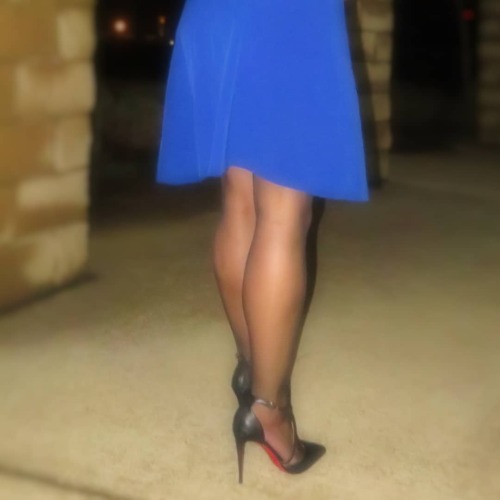 Showing of my new heels and hosiery!-Dress: @tahari_officialHosiery: @mediasplatino &ldquo;Nacar 10&