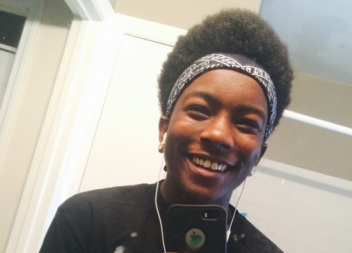 rudegyalchina:almaqueer:mavaj:brownboiiimagic:I have been told that my smile is contagious. it has s