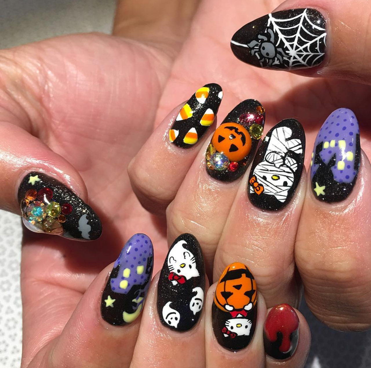 Nails, Nails, Nails — Hello Kitty Halloween Set . 🐈✨🖤🎃👻