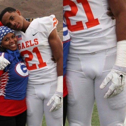 downtofuck513: lamarworld1:(PART 1) Cordell Broadus bulge Like wen u see it Bruh look like two diff