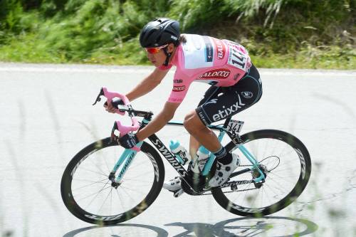 21-thechronicle:  flanderscyclingguy:  Uran during stage 13  that bar tape looks terrible on that bi