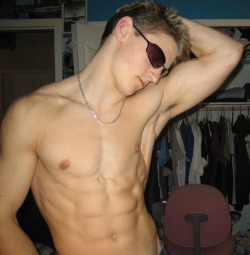 sexyboysbeingsexy.tumblr.com post 138030199304