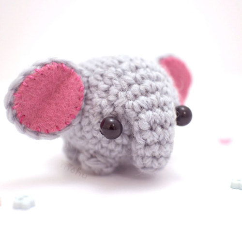 culturenlifestyle: Adorable Miniature Crochet AnimalsMohustore composes adorable fuzzy and wooly han