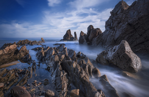 Out of the Gloom - Corona Del Mar by sjs61 on Flickr.